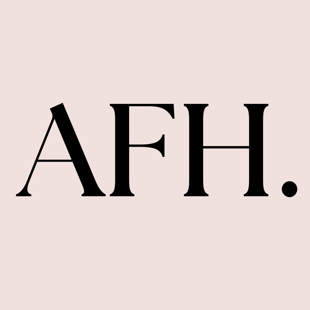 Logo del progetto A fashion hypothesis, abbreviato in AFH. Scritta elegante con letterine nero.