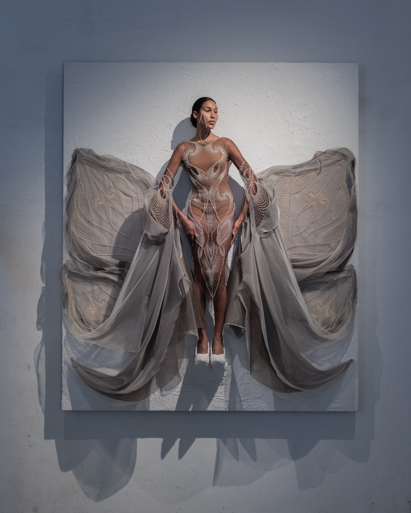 Iris van Herpen Hybrid Show couture design exploring the fusion of human and digital identities, with sculptural silhouettes and fluid futuristic details.