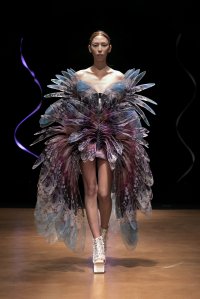 Iris van Herpen Sensory Seas couture gown inspired by neuroscience and marine ecology, featuring fluid lines that echo synapses and ocean fibers.
