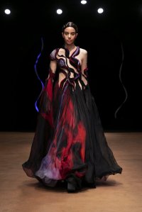 Iris van Herpen Sensory Seas couture gown inspired by neuroscience and marine ecology, featuring fluid lines that echo synapses and ocean fibers.