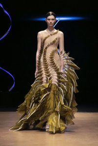 Iris van Herpen Sensory Seas couture gown inspired by neuroscience and marine ecology, featuring fluid lines that echo synapses and ocean fibers.