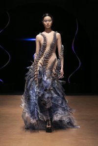 Iris van Herpen Sensory Seas couture gown inspired by neuroscience and marine ecology, featuring fluid lines that echo synapses and ocean fibers.