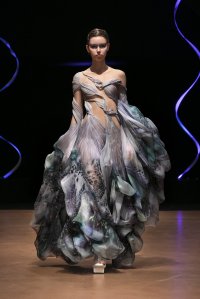Iris van Herpen Sensory Seas couture gown inspired by neuroscience and marine ecology, featuring fluid lines that echo synapses and ocean fibers.