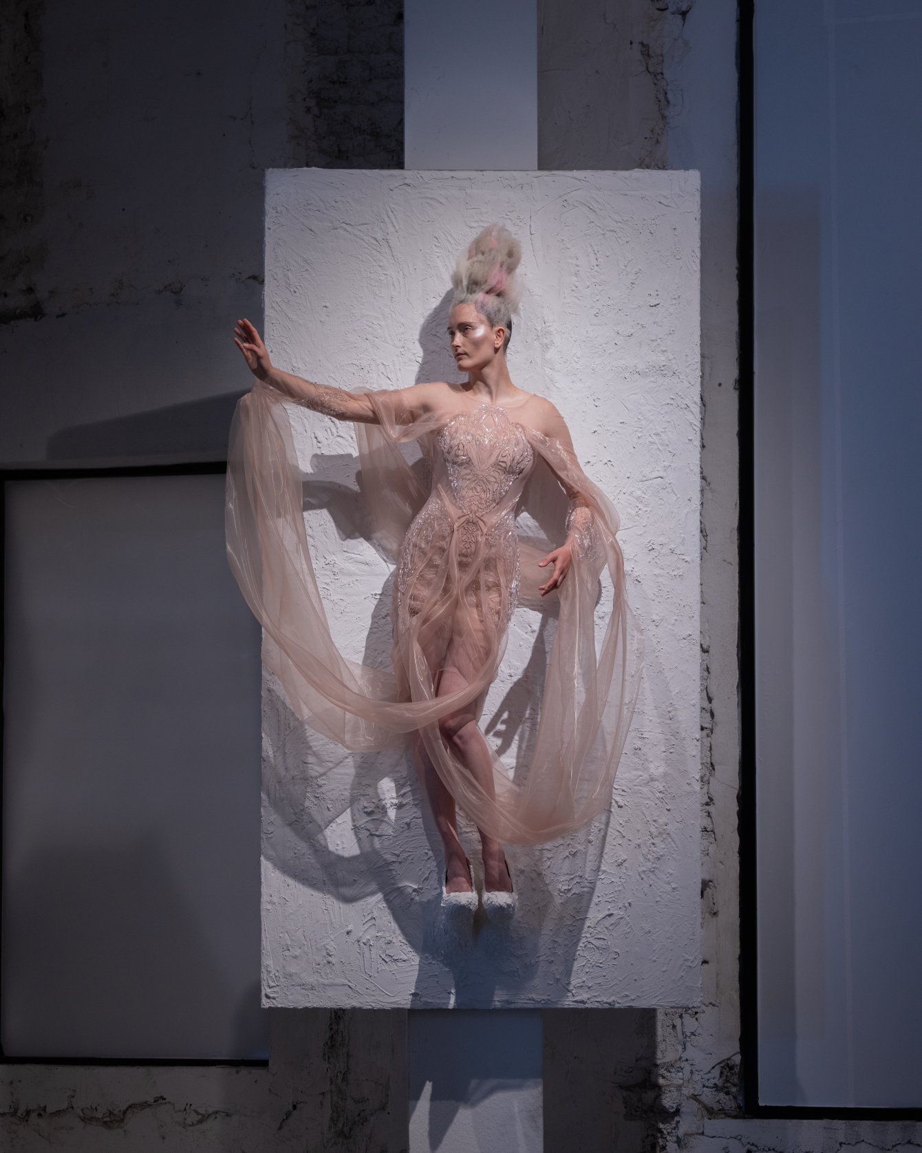 Iris van Herpen Hybrid Show couture design exploring the fusion of human and digital identities, with sculptural silhouettes and fluid futuristic details.